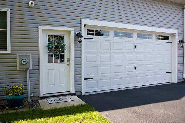 24/7 Emergency Garage Door Panel Replacement experts in Ellis County County, KS